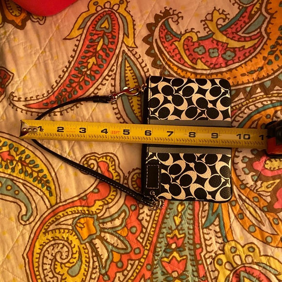 Coach wristlet - Picture 8 of 8